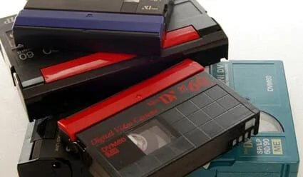 VHSテープを送るときには、新聞紙！｜その他